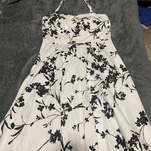 BRAND NEW Sweetheart Neckline Midi Dress